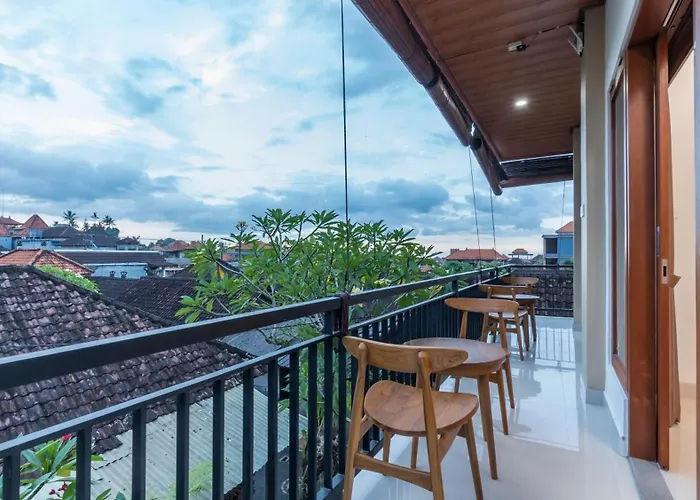 Homestay Khandra House